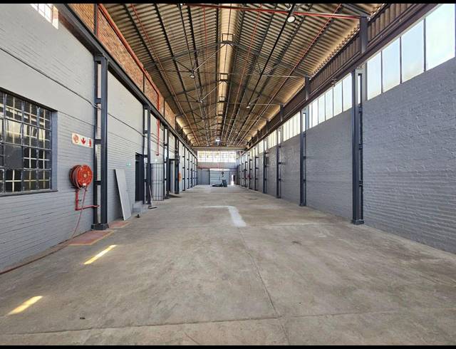 610M² WAREHOUSE TO LET IN BENROSE